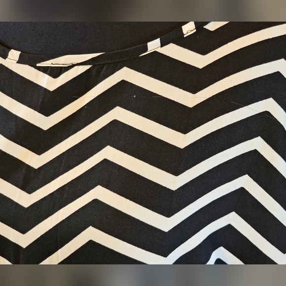 [Indulge GogoApperal] High Low Midi Dress 《M》 Chevron/Black &… - Picture 11 of 12